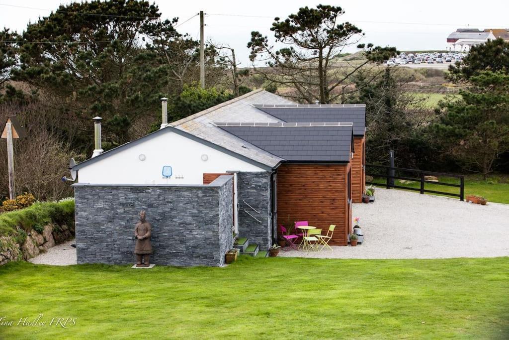2 Bedroom Cottage Sleeps 4, With Pool Use, Sennen Kültér fotó
