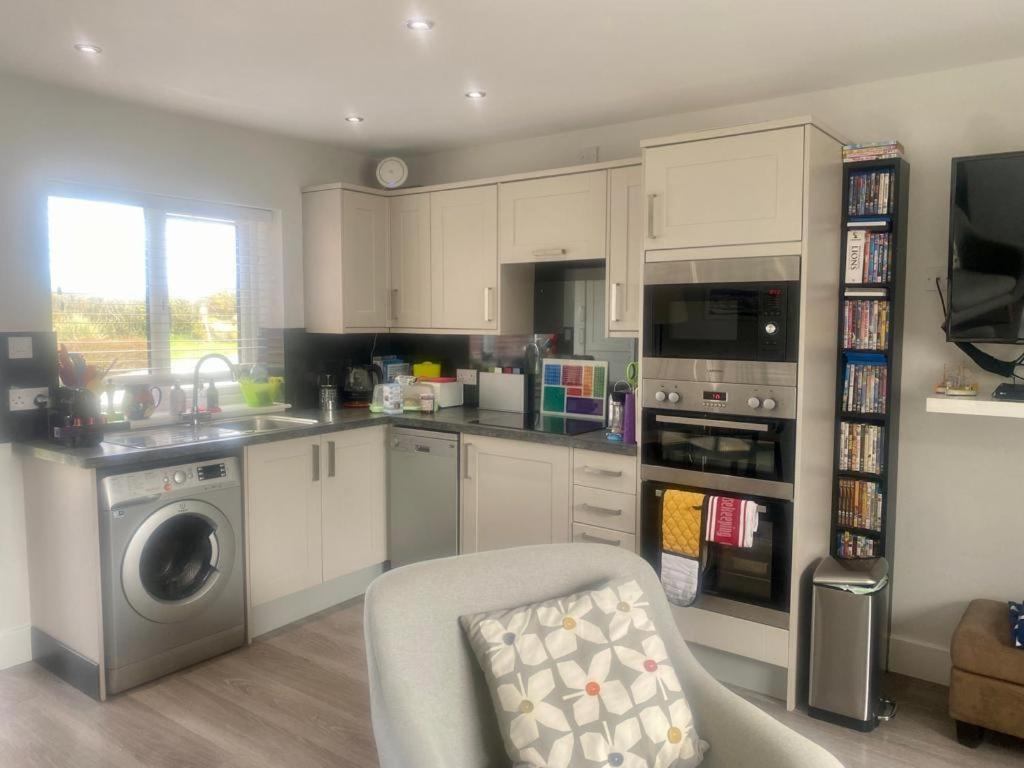 2 Bedroom Cottage Sleeps 4, With Pool Use, Sennen Kültér fotó