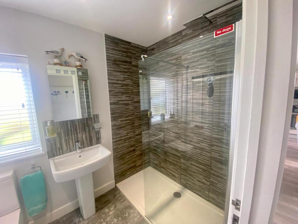 2 Bedroom Cottage Sleeps 4, With Pool Use, Sennen Kültér fotó