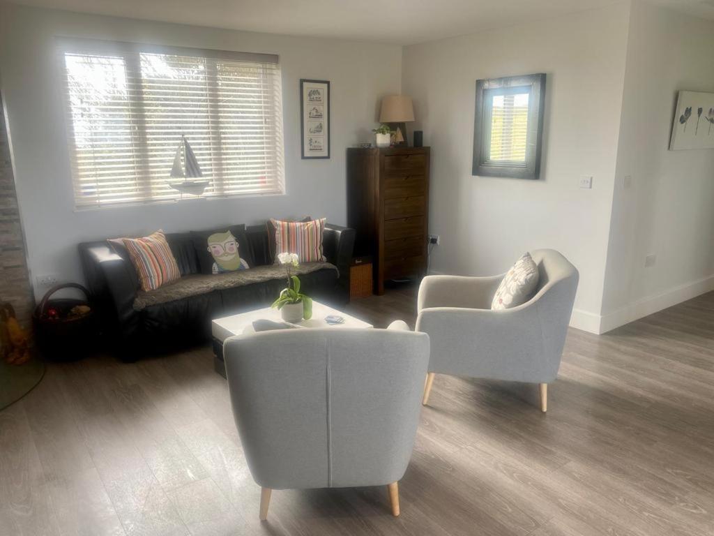 2 Bedroom Cottage Sleeps 4, With Pool Use, Sennen Kültér fotó