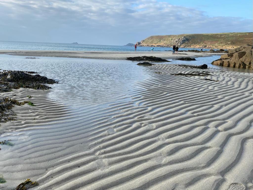 2 Bedroom Cottage Sleeps 4, With Pool Use, Sennen Kültér fotó