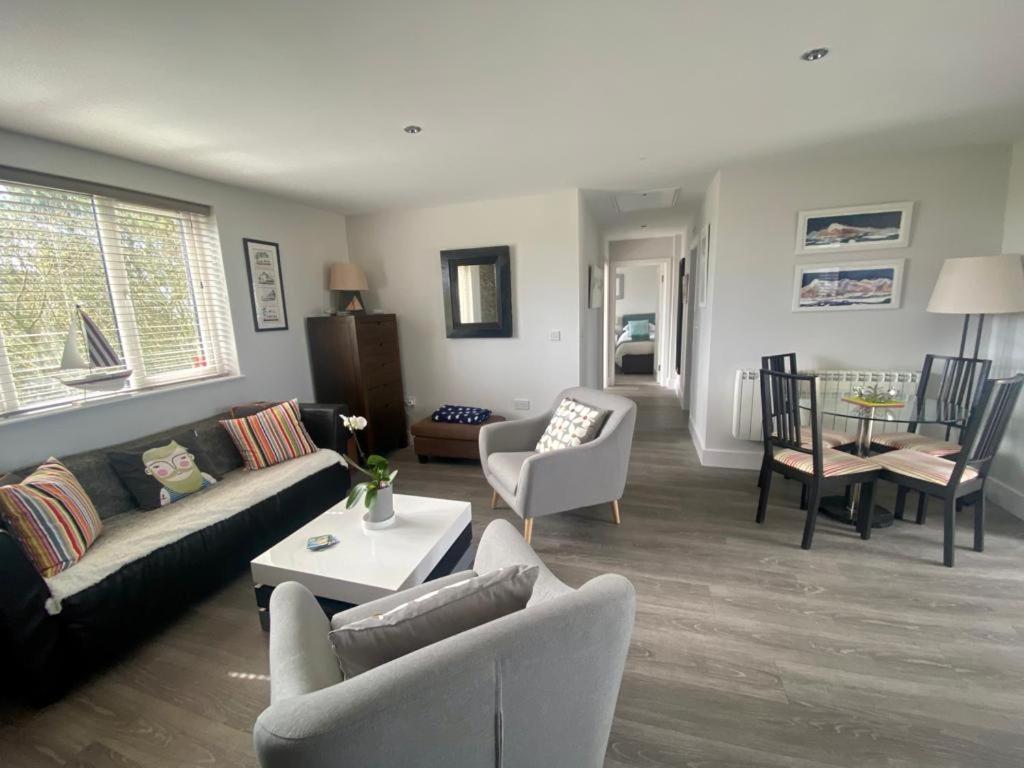 2 Bedroom Cottage Sleeps 4, With Pool Use, Sennen Kültér fotó