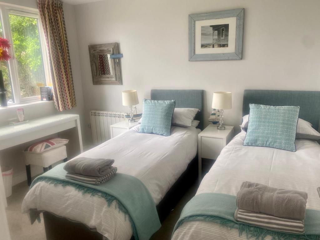 2 Bedroom Cottage Sleeps 4, With Pool Use, Sennen Kültér fotó