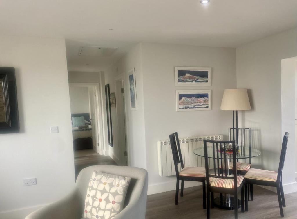 2 Bedroom Cottage Sleeps 4, With Pool Use, Sennen Kültér fotó