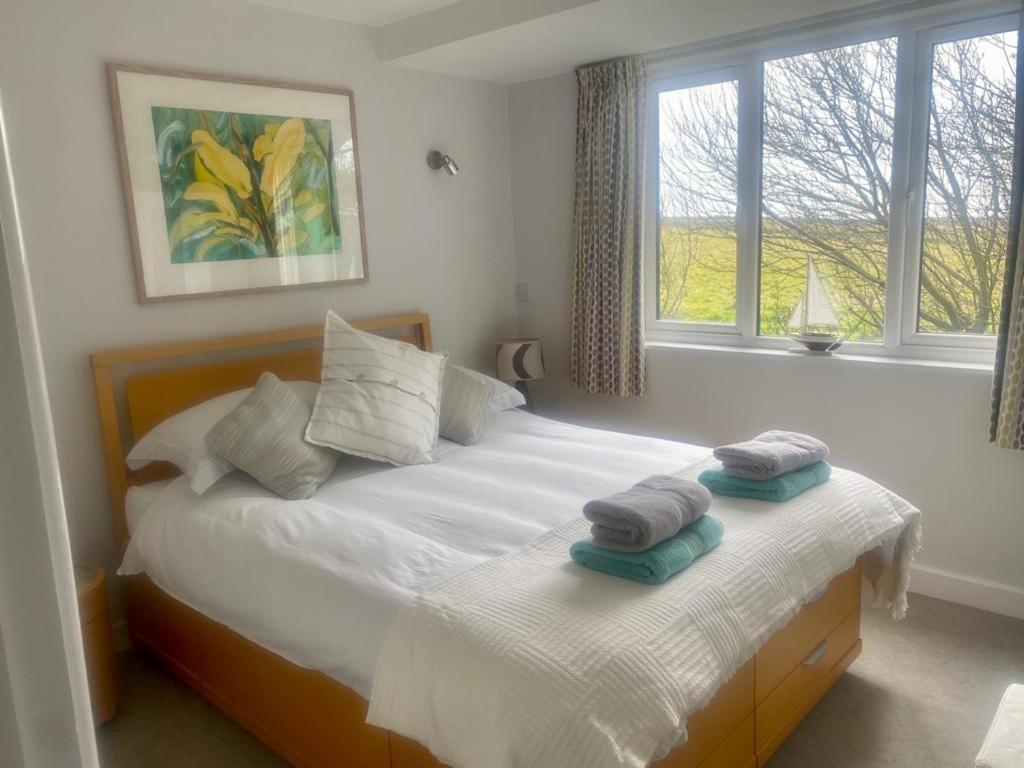 2 Bedroom Cottage Sleeps 4, With Pool Use, Sennen Kültér fotó