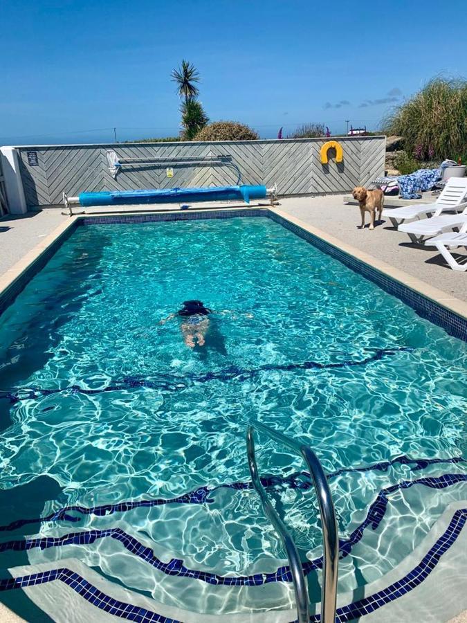 2 Bedroom Cottage Sleeps 4, With Pool Use, Sennen Kültér fotó